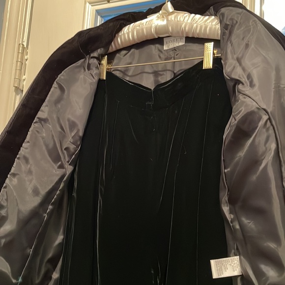 Vintage Velvet Pants Suit - Picture 4 of 10